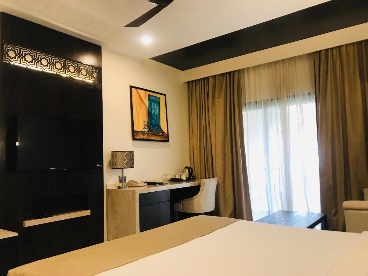 Silver Waves Resort & Spa - Daman Exterior photo