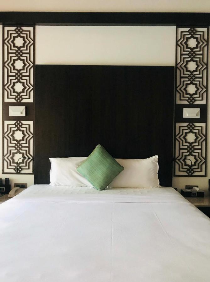 Silver Waves Resort & Spa - Daman Exterior photo