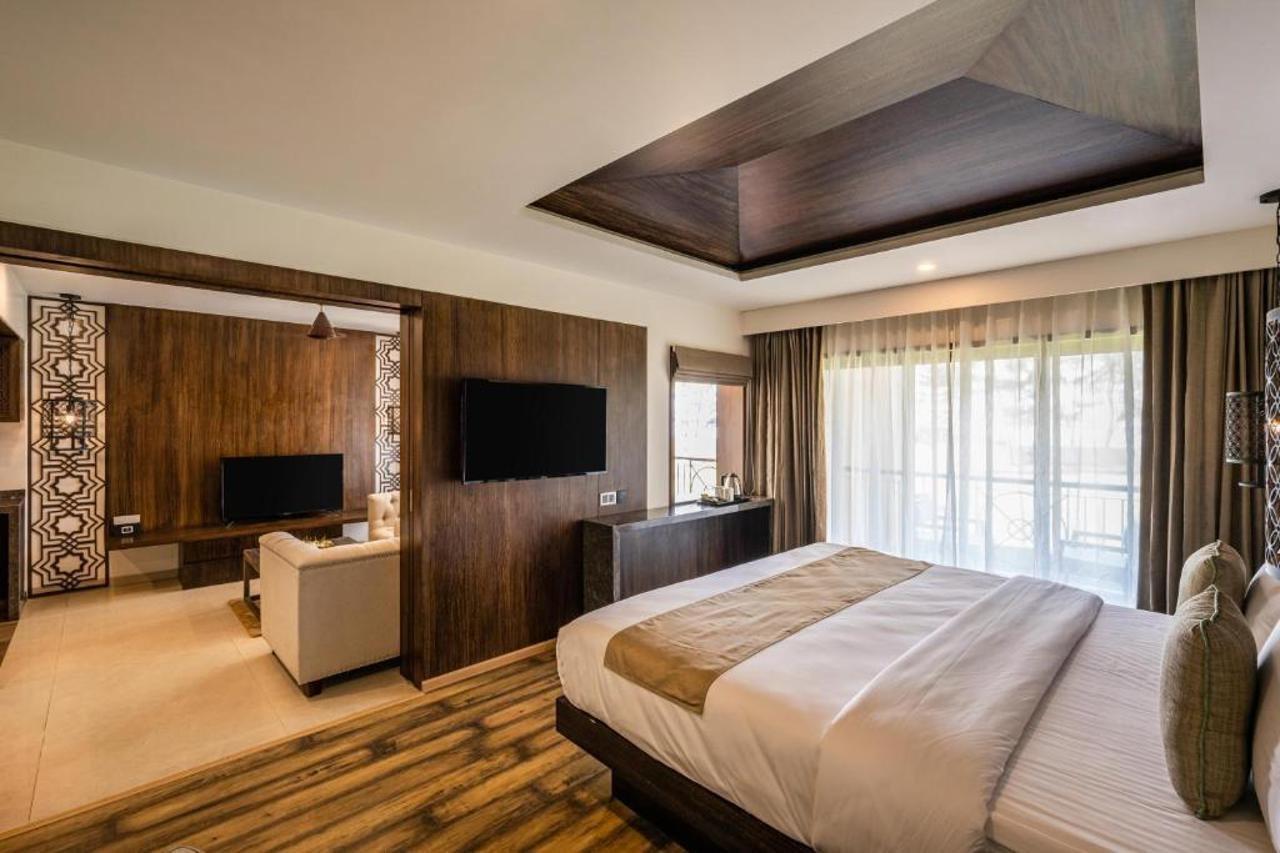 Silver Waves Resort & Spa - Daman Exterior photo