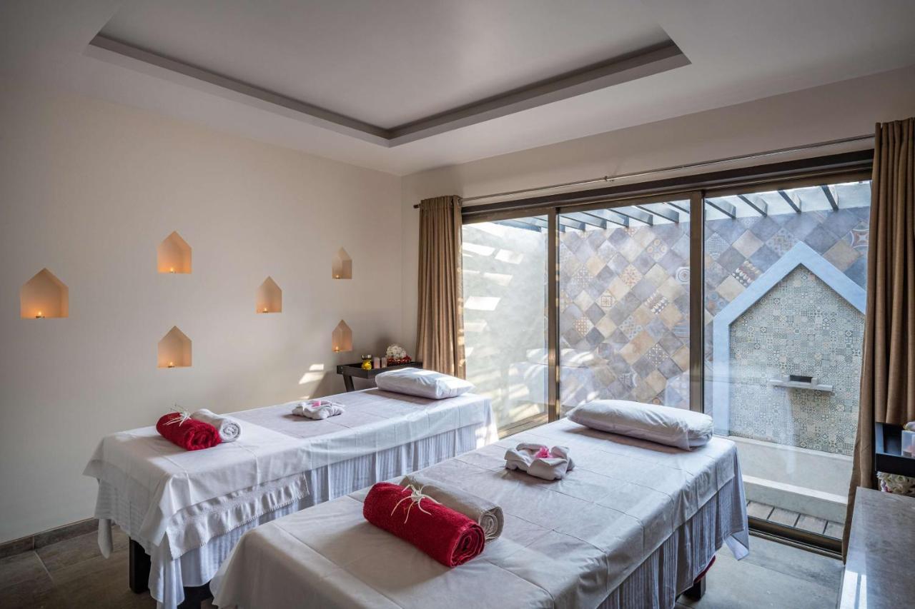 Silver Waves Resort & Spa - Daman Exterior photo