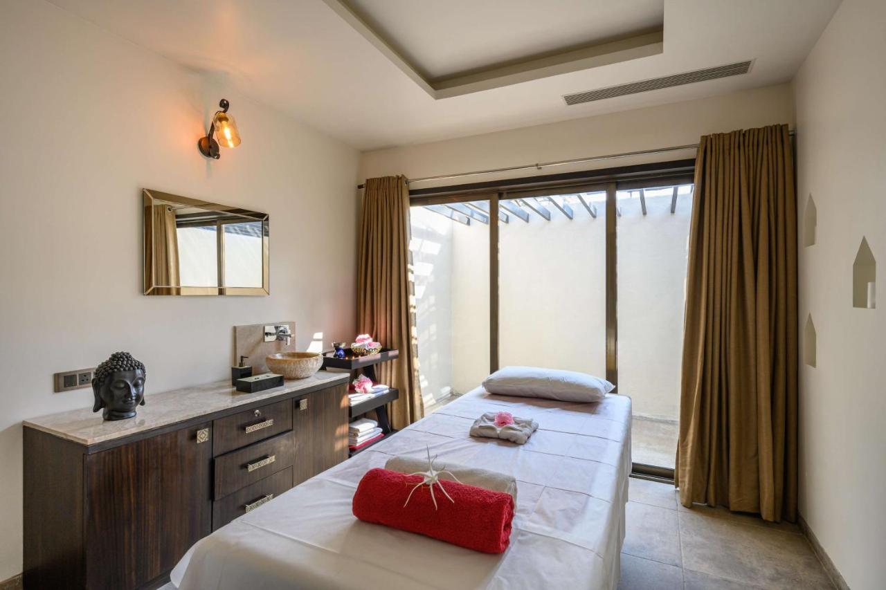 Silver Waves Resort & Spa - Daman Exterior photo